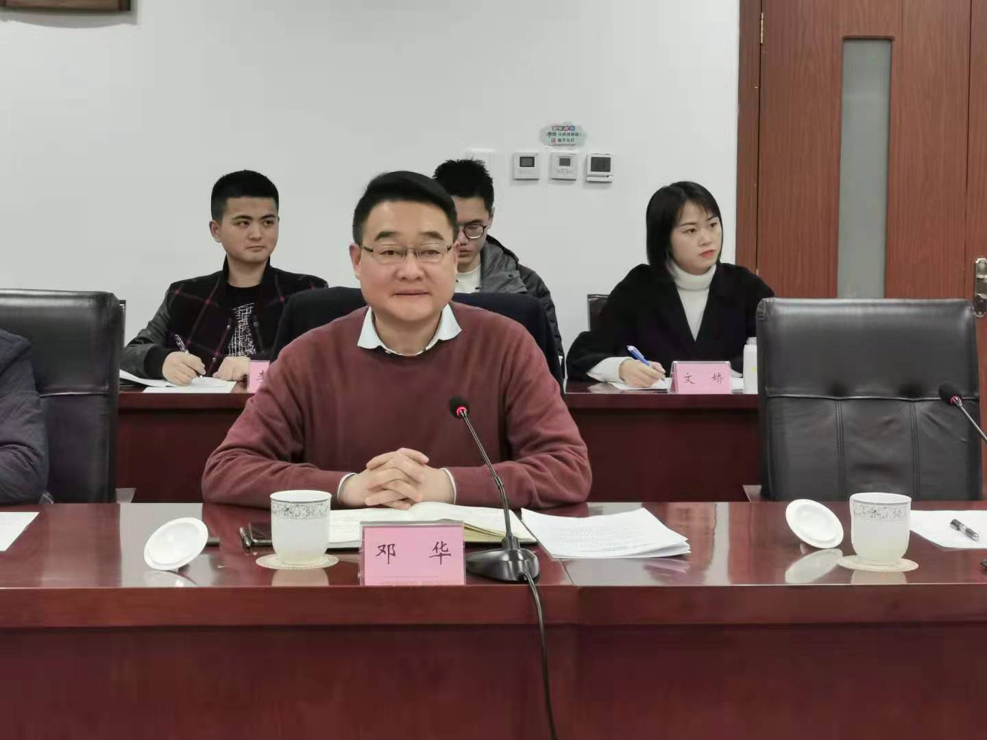 “省、市、縣三級(jí)聯(lián)動(dòng)，多方齊力推動(dòng)達(dá)州苧麻產(chǎn)業(yè)發(fā)展”。